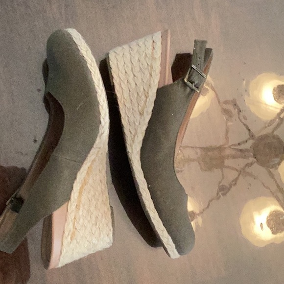 Vionic Women’s Low Wedge Sling Back. Sz8.5 - Picture 2 of 4